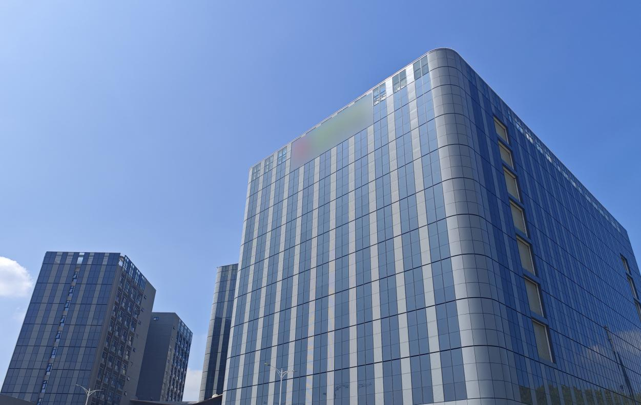 平板顯示│深圳某平板行業(yè)龍頭科技公司新建高效機(jī)房， 綜合能效比高達(dá)5.6！